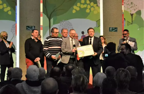 Remise du prix de la 3ème fleur du Label « Villes et Villages fleuris - Qualité de Vie » à l'Hôtel de Région à Marseille