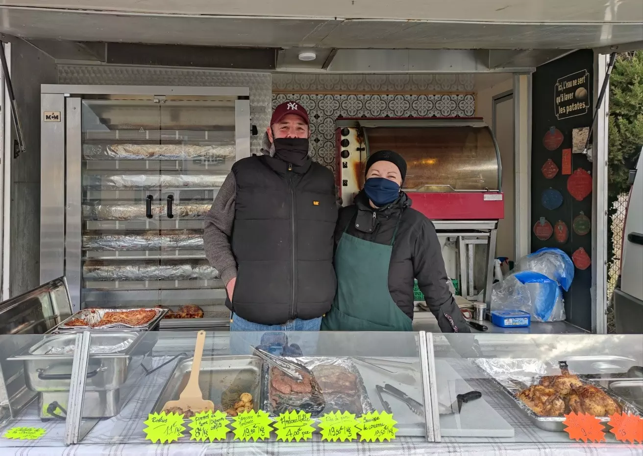 Bienvenue à « La Cabane à rôtir » sur le marché de Camaret !