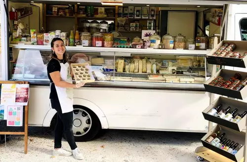 Nouveau sur notre marché de Provence : Au poids gourmand sera présent ce mercredi matin avec son épicerie ambulante !