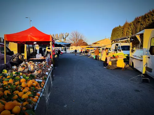 De nombreux commerçants ce mercredi matin sur notre marché de Provence