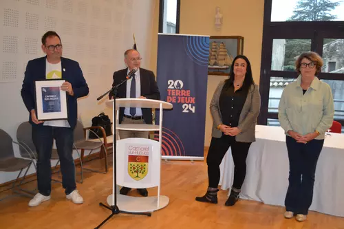 Remise officielle du Label « Terre de Jeux 2024 »