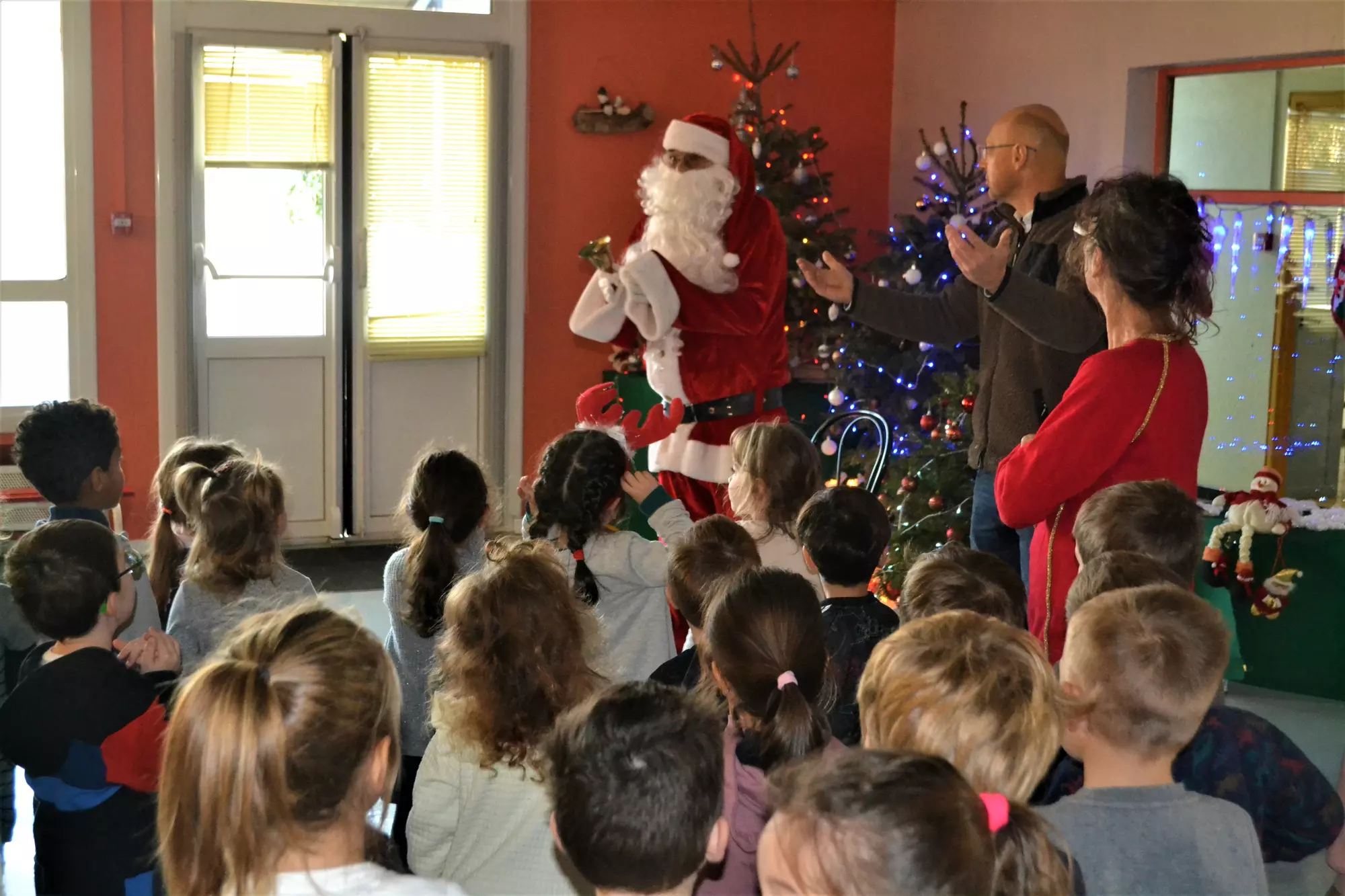 Passage du Père Noël dans les écoles du village