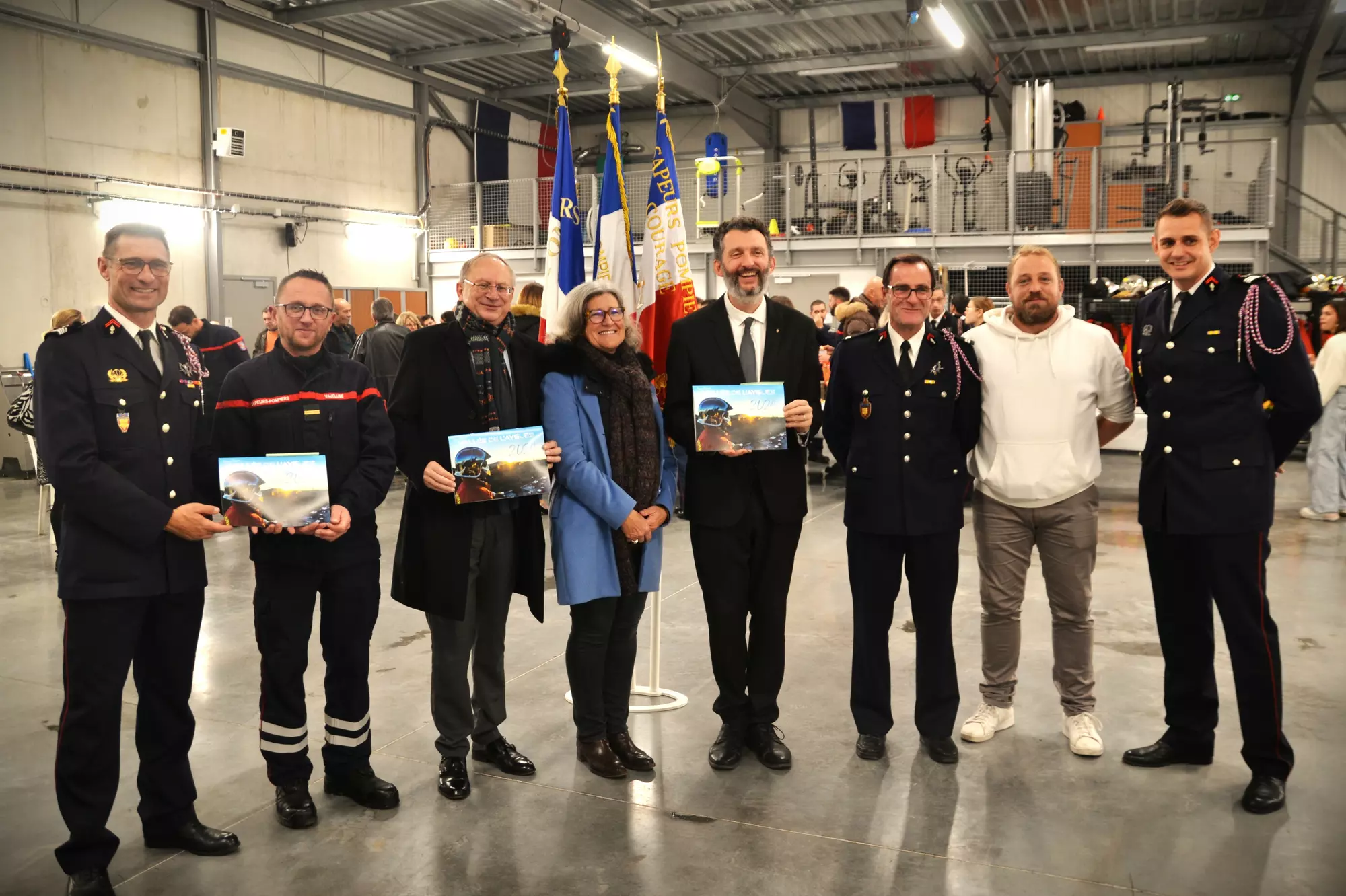 Présentation du calendrier 2024 des Sapeurs Pompiers de la Vallée de l'Aygues