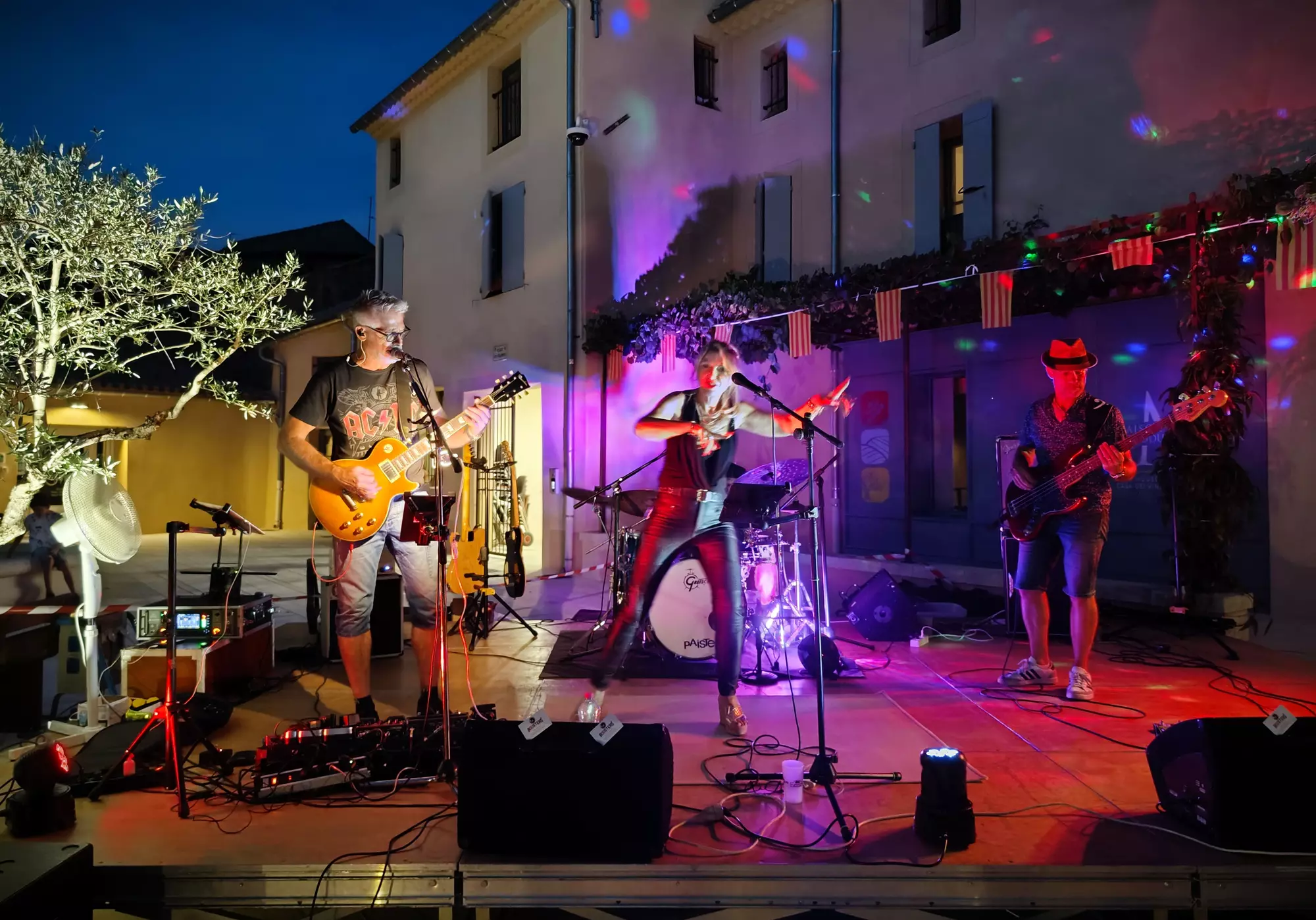 Soirée musicale sur la place des Félibres 18-08-2023