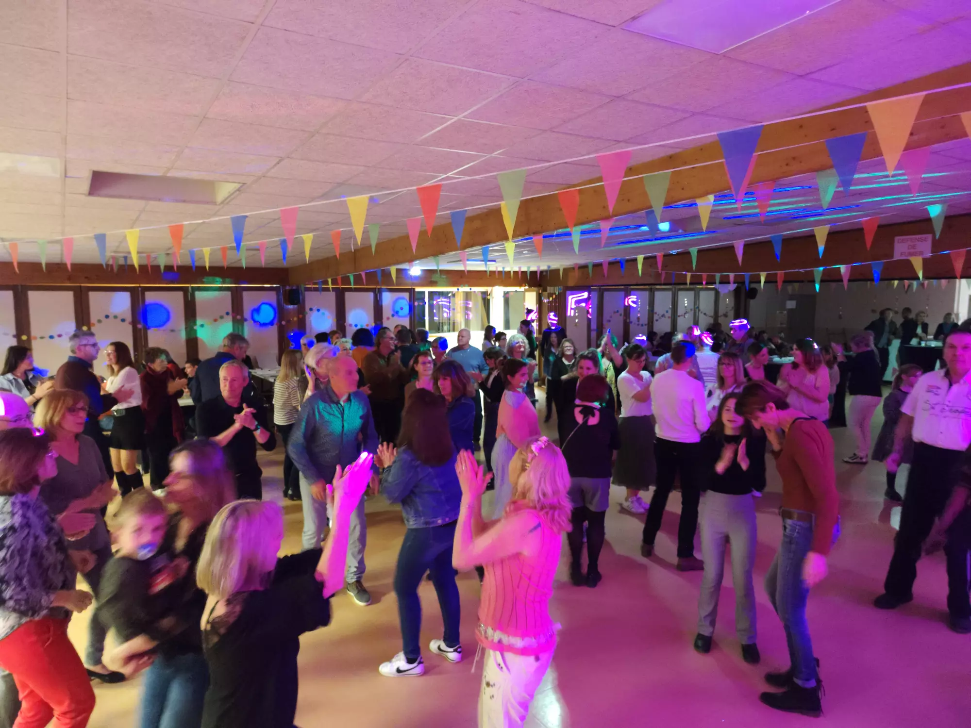 Près de 250 personnes pour le Bal de printemps organisé par le Comité des fêtes de Camaret-sur-Aygues !