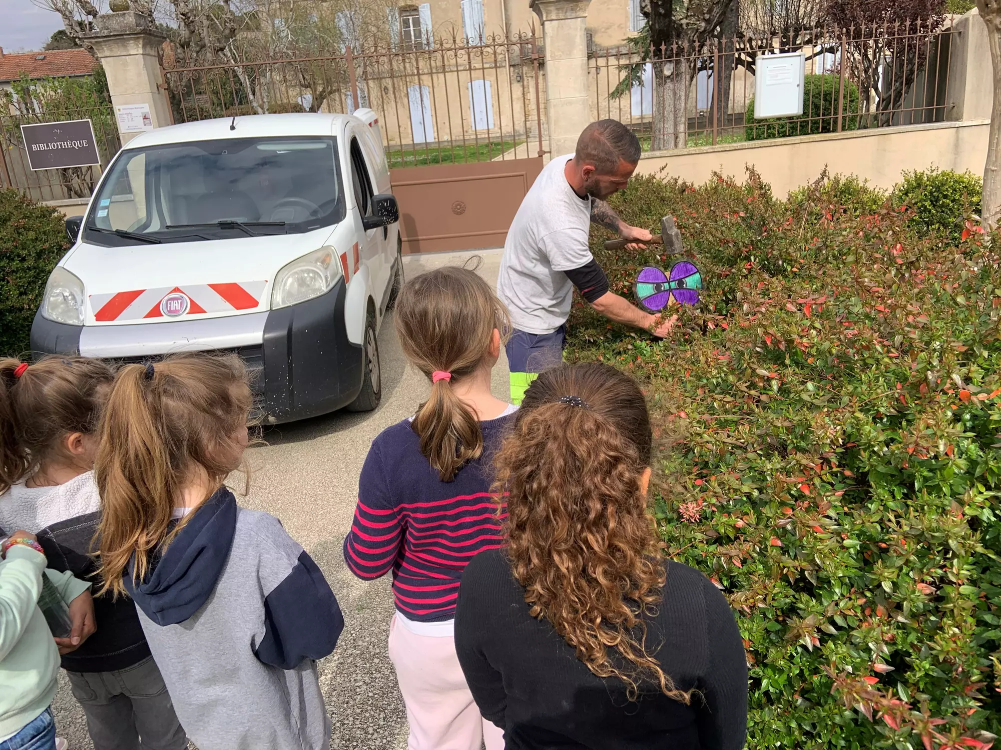 De nouvelles décorations dans le cœur du village pour célébrer l'arrivée du Printemps !