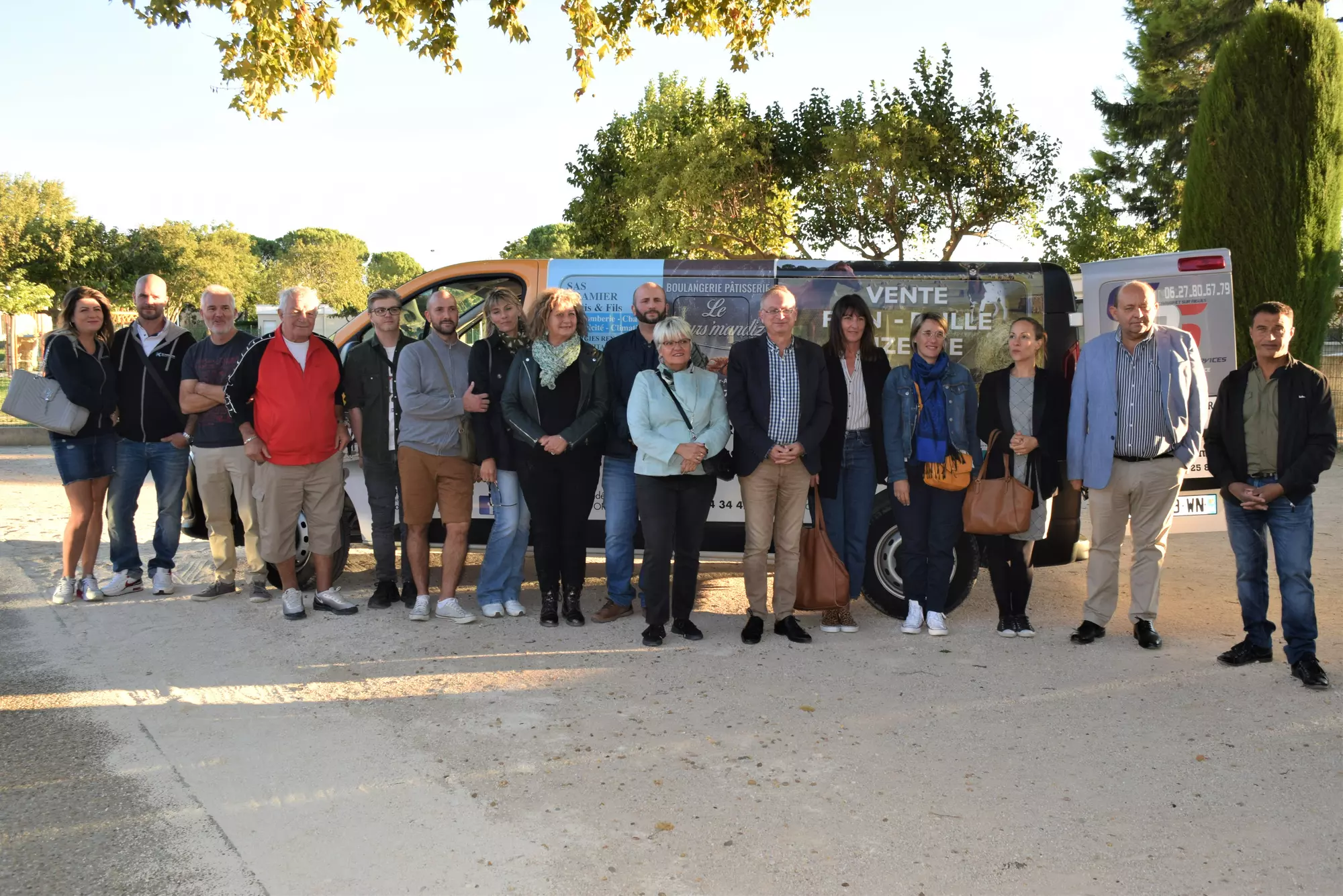 Inauguration du minibus publicitaire de la Ville de Camaret 