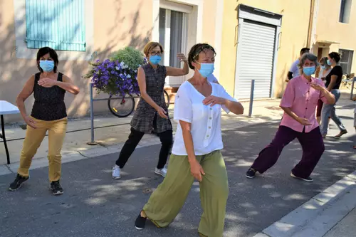 Cours adulte de Tai Chi Chuan - Méditation en mouvement - proposés par Claire Guyonneau